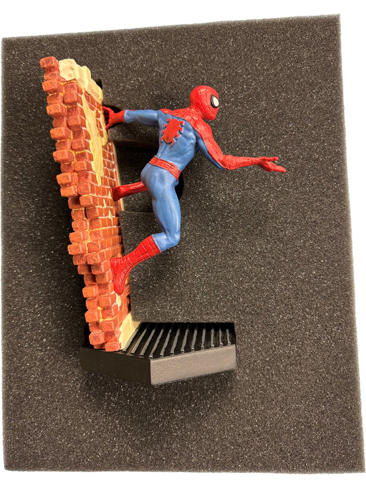 Marvel Spider-Man 1:16 Scale Dynamic Statue - Think Vintage