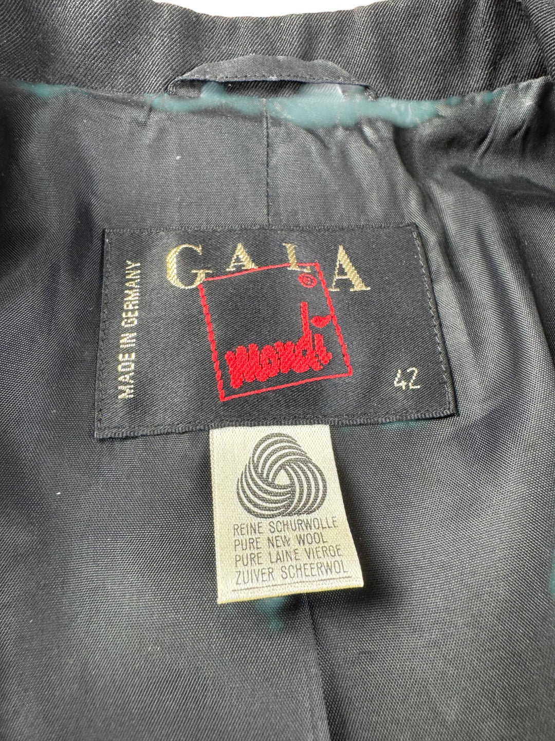 Mondi Black Wool Tuxedo Jacket - M - Think Vintage ltd
