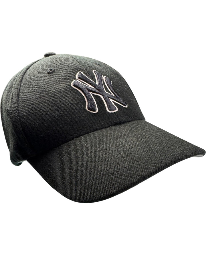 New York Yankees Black Baseball Cap - Think Vintage ltd