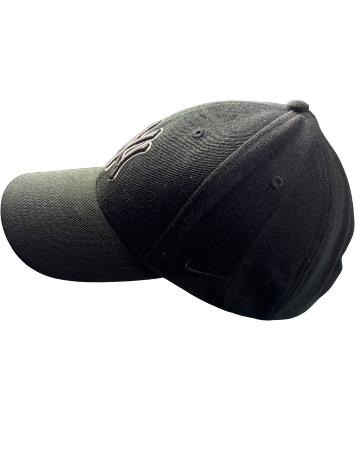 New York Yankees Black Baseball Cap - Think Vintage ltd