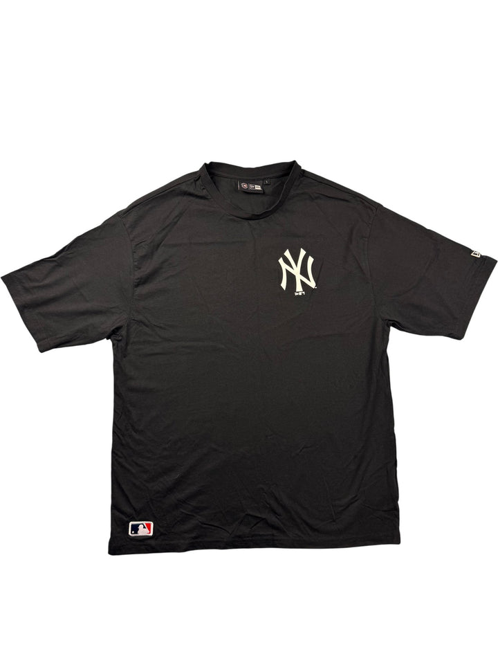 New York Yankees Black Logo T-Shirt - M - Think Vintage ltd