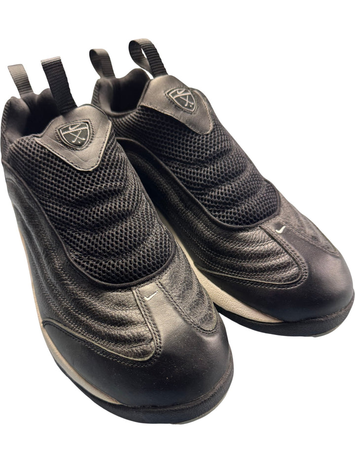 Nike Black Slip-On Sneakers - Size 7.5 - Think Vintage Online Ltd