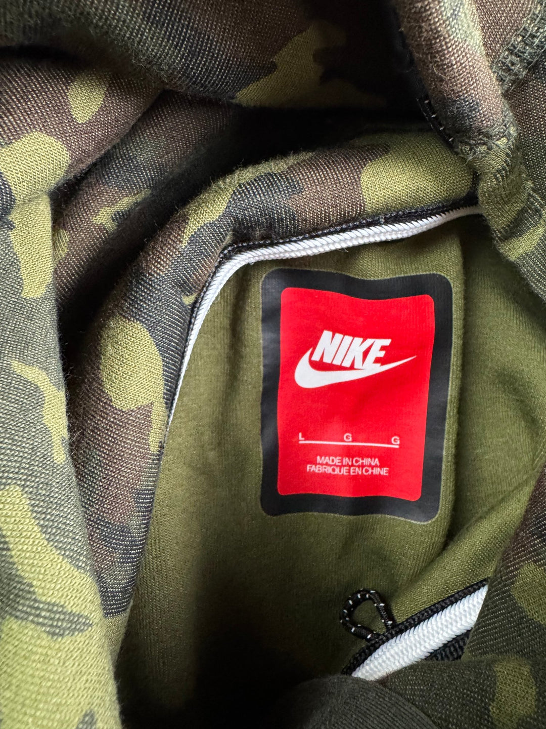 Nike Camo Hooded Jacket - L - Think Vintage ltd