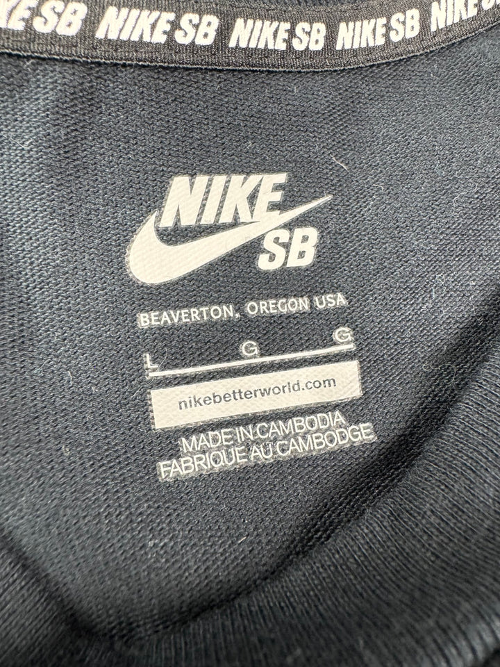 Nike SB Black Pocket T-Shirt - M - Think Vintage ltd