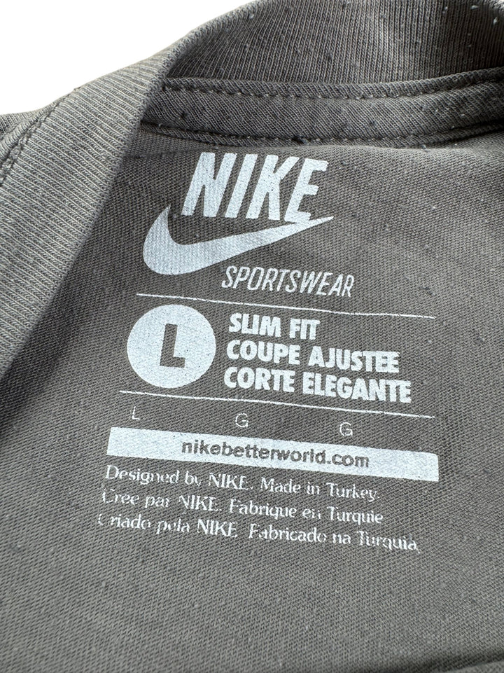 Nike Track & Field T-Shirt - M - Think Vintage ltd