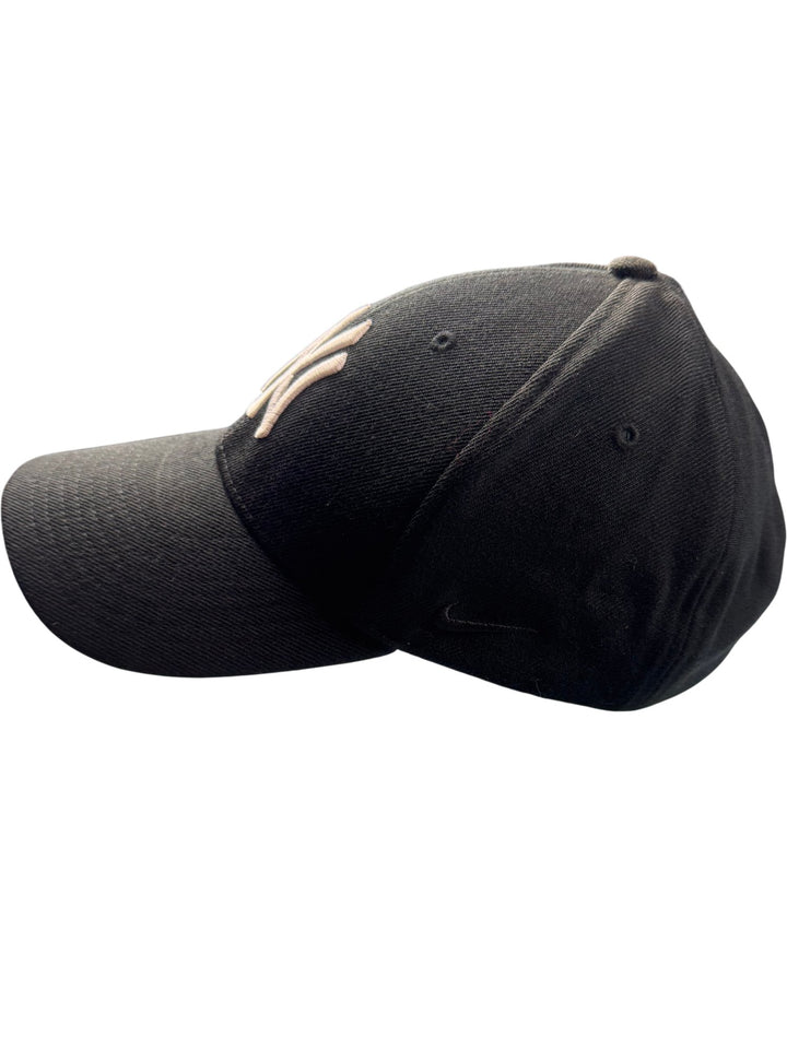 Nike Yankees Black Cap - Think Vintage ltd