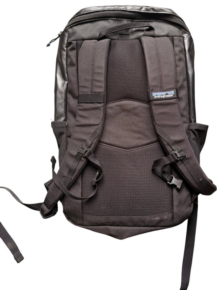 Patagonia Black Backpack - Think Vintage ltd
