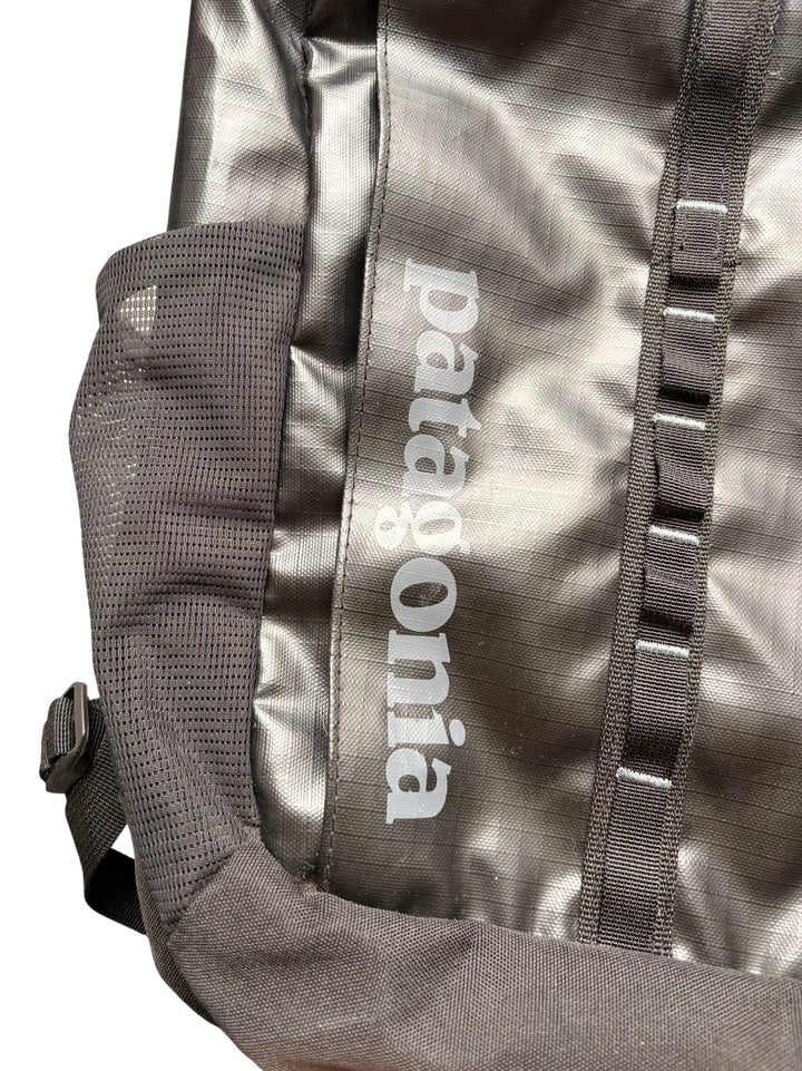 Patagonia Black Backpack - Think Vintage ltd