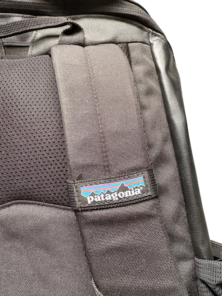 Patagonia Black Backpack - Think Vintage ltd