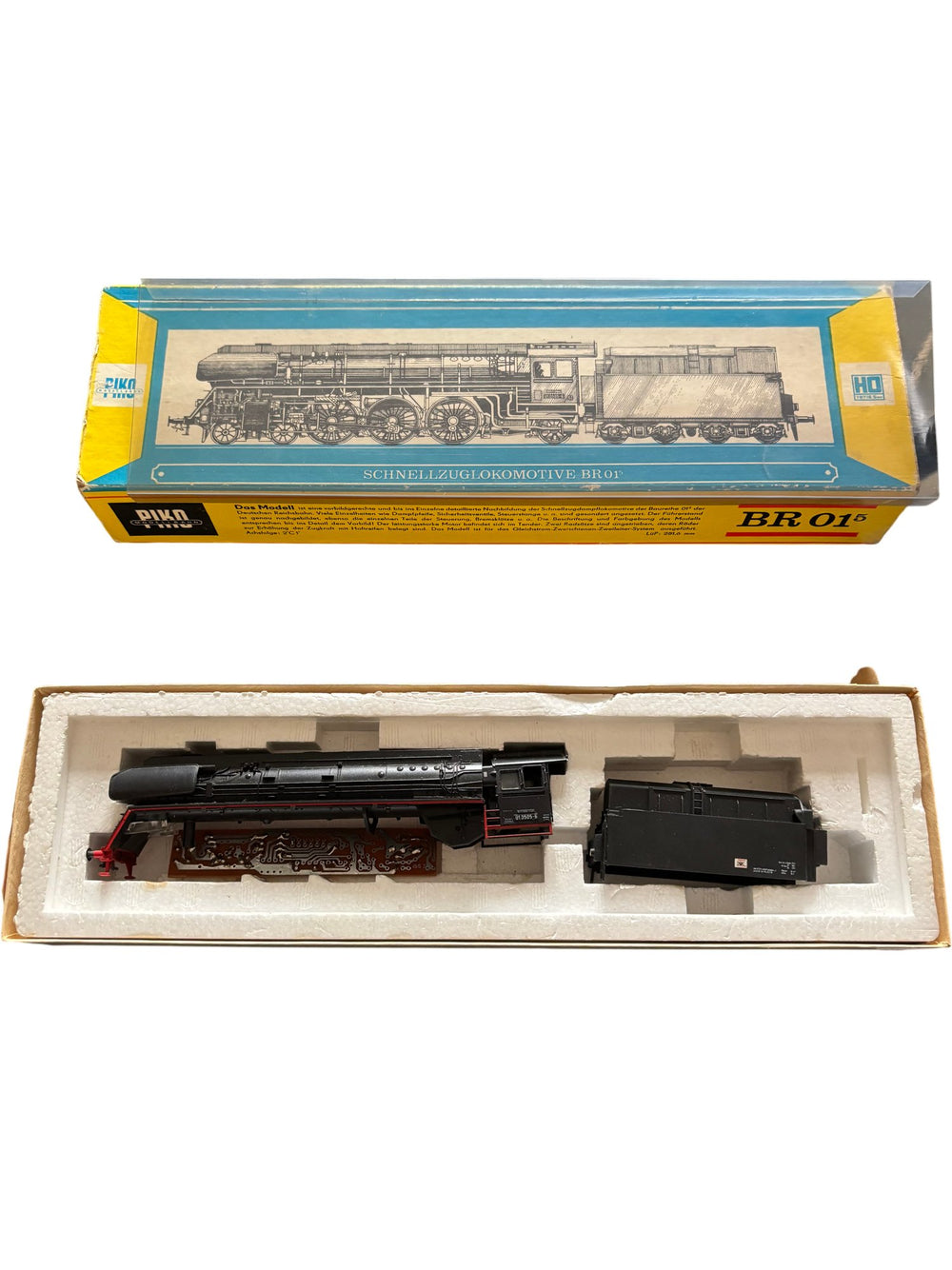 Piko Model Train Schnellzuglokomotive BR 01 HO Scale - Think Vintage ltd