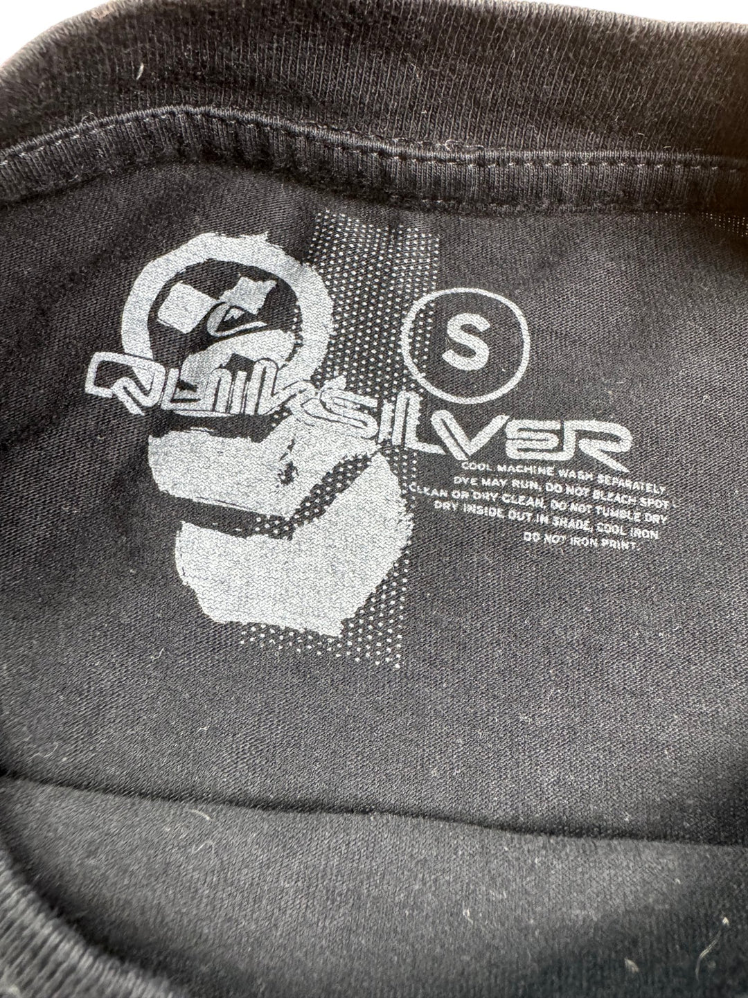 Quiksilver Black Graphic T-Shirt- S - Think Vintage ltd