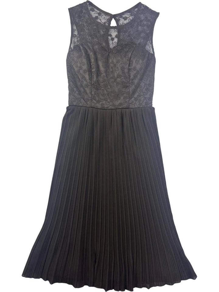 Quiz Black Lace Sleeveless Pleated Dress - Think Vintage Online Ltd