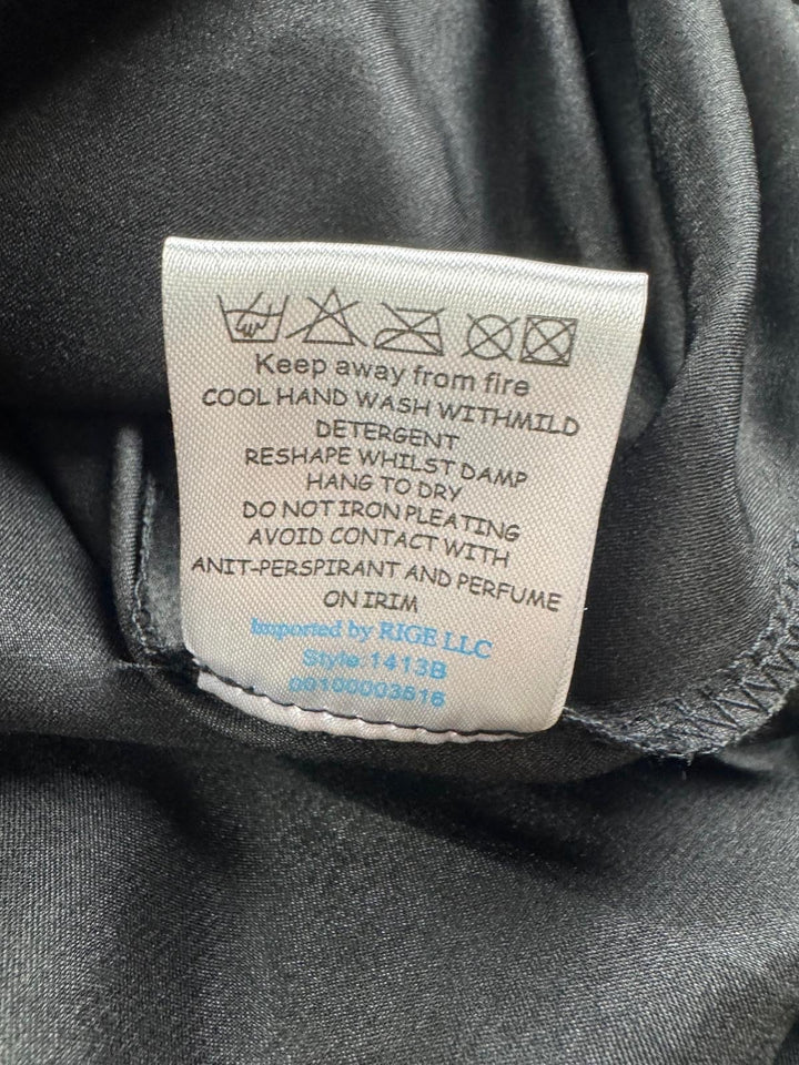 Quiz Black Lace Sleeveless Pleated Dress - Think Vintage Online Ltd