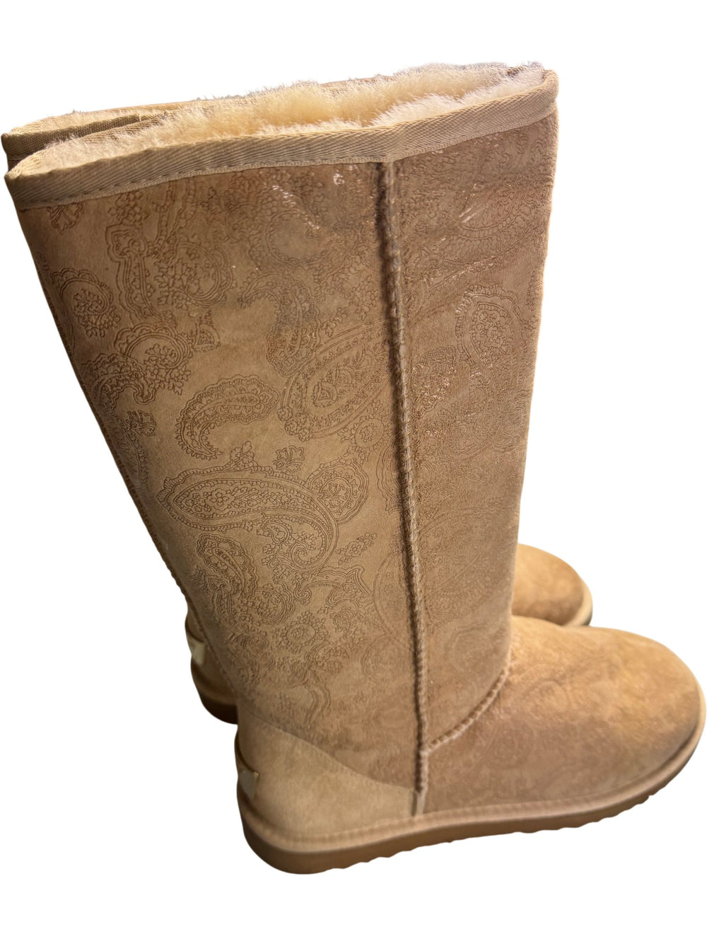 UGG Beige Embossed Sheepskin Boots - Size 7.5 - Think Vintage ltd