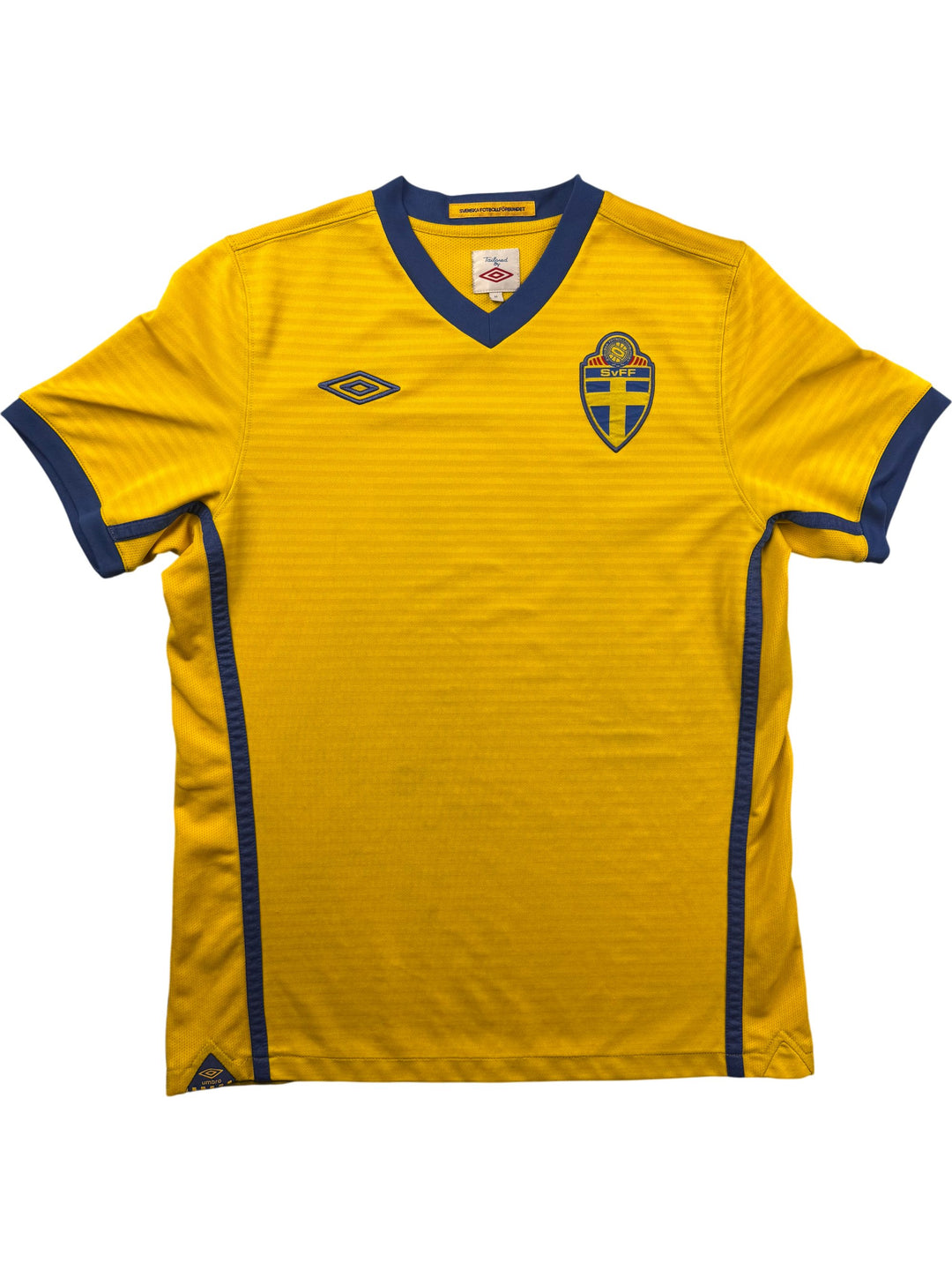 Umbro Sweden Football Shirt - L - Think Vintage Online Ltd