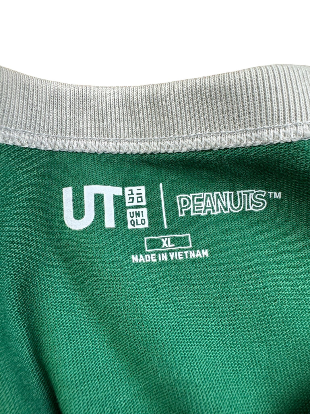 Uniqlo Peanuts Snoopy T-Shirt - L