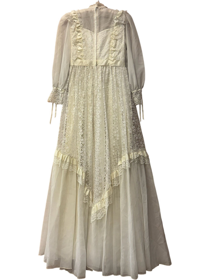 Vintage Lace Bridal Gown
