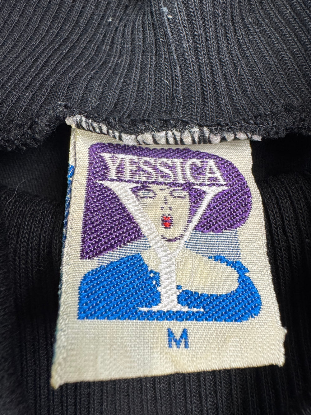 Yessica Black Sweater with Printed Shoulders - M - Think Vintage Online Ltd