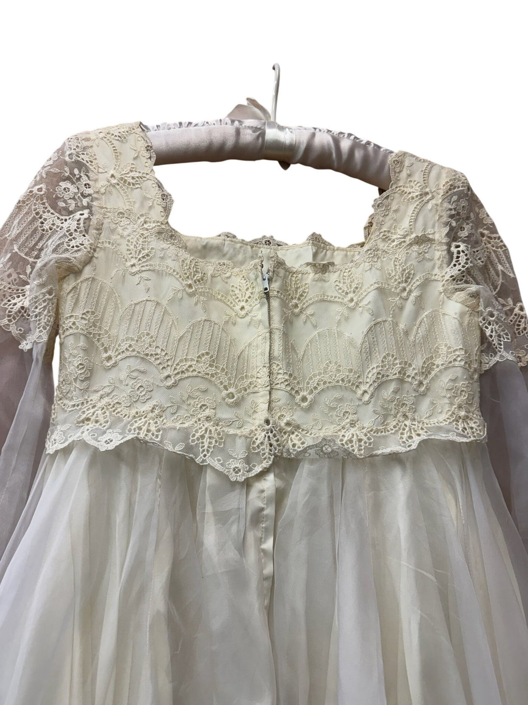 Vintage Lace Long Sleeve Wedding Dress