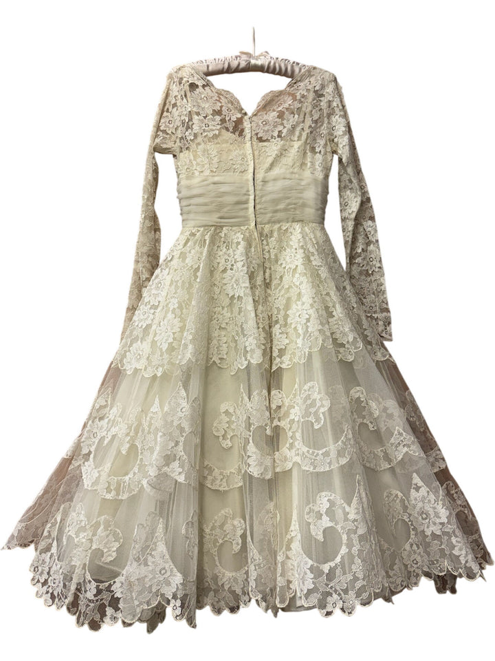 Elegant Vintage Lace Wedding Dress