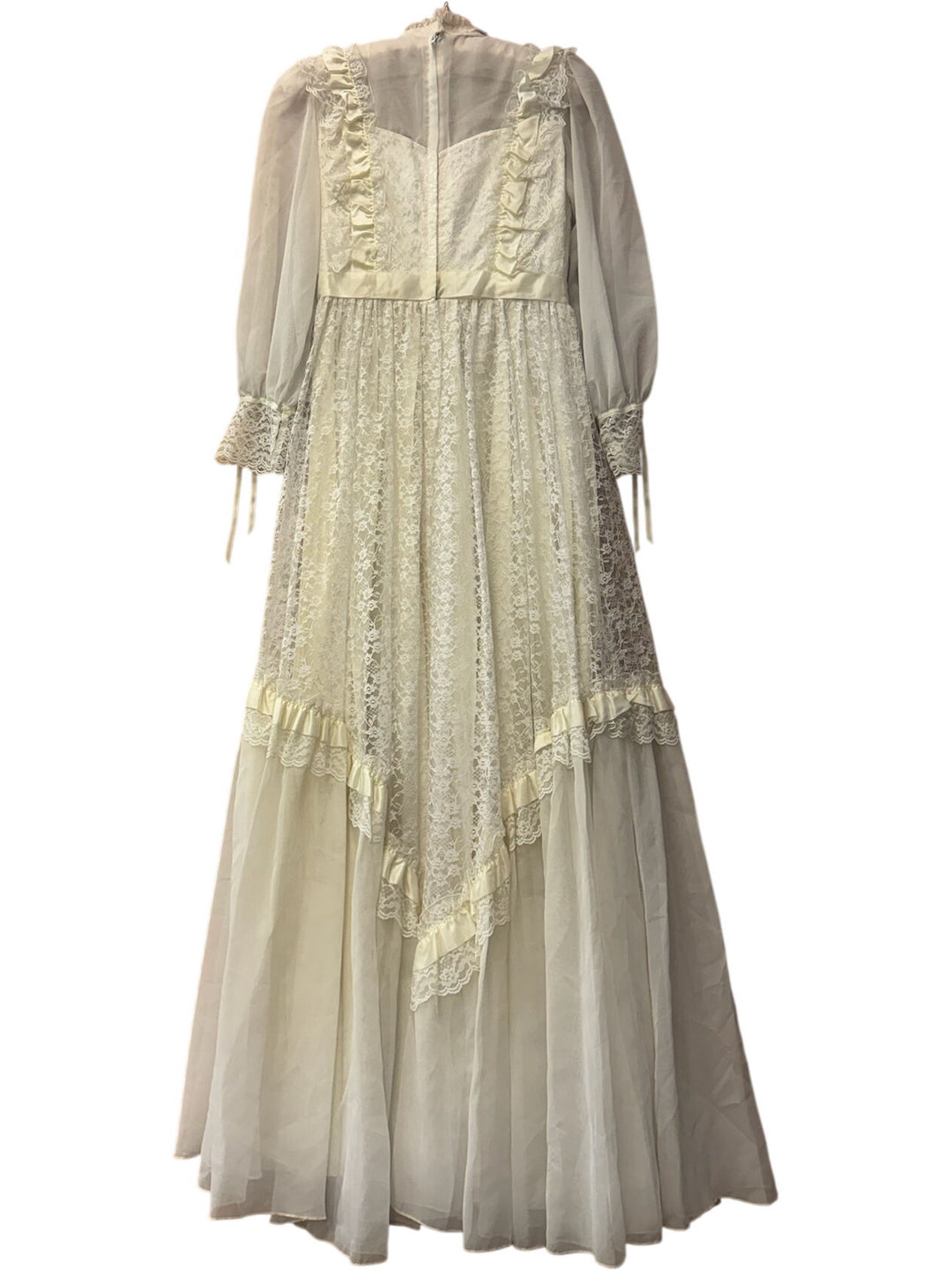 Vintage Lace Bridal Gown