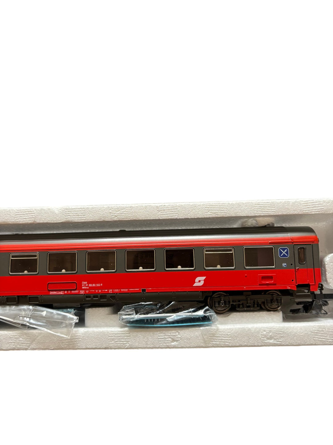 Roco HO Scale OBB Passenger Car