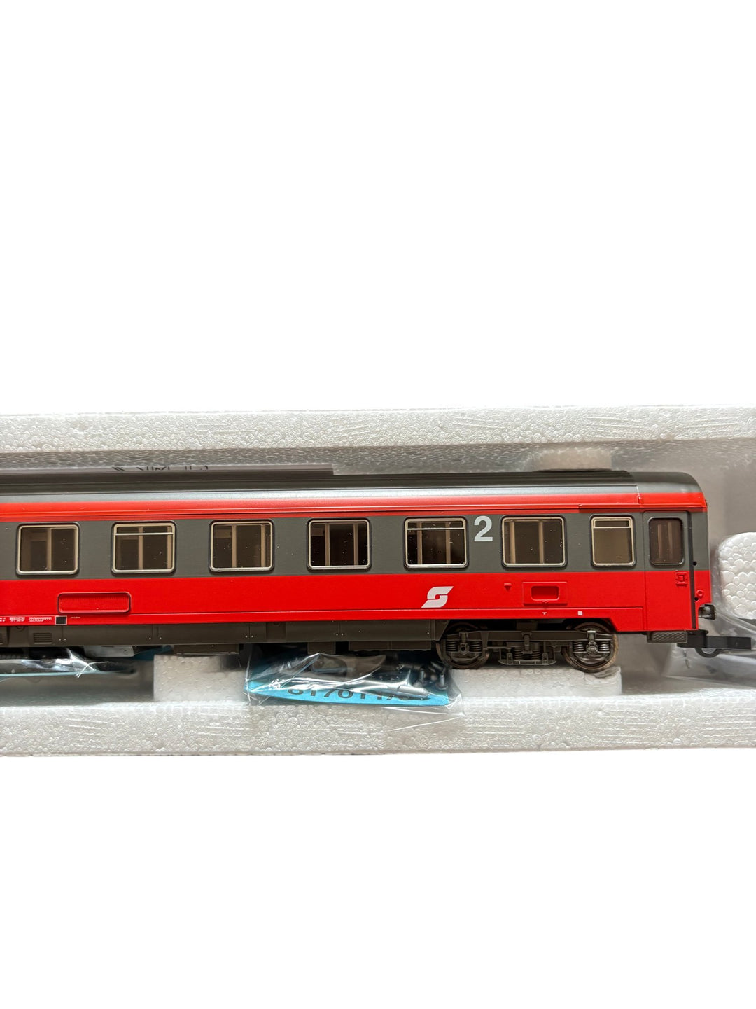 Roco HO Scale OBB Passenger Car Model Train