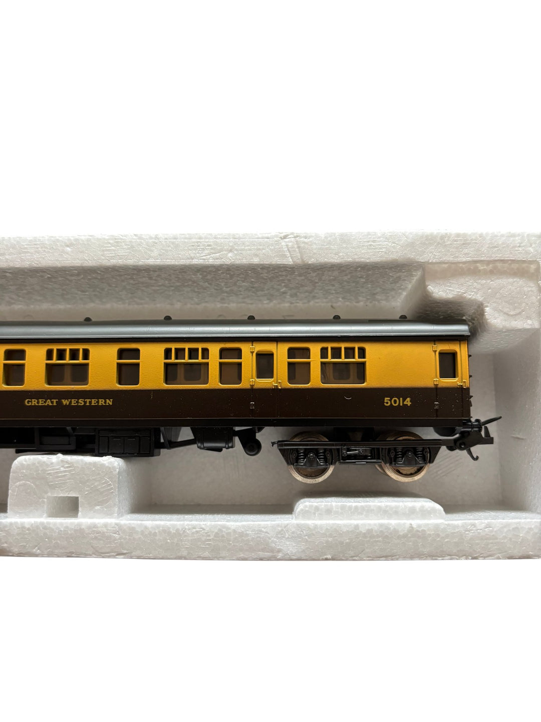 Lima HO Scale Great Western Railway Carriage