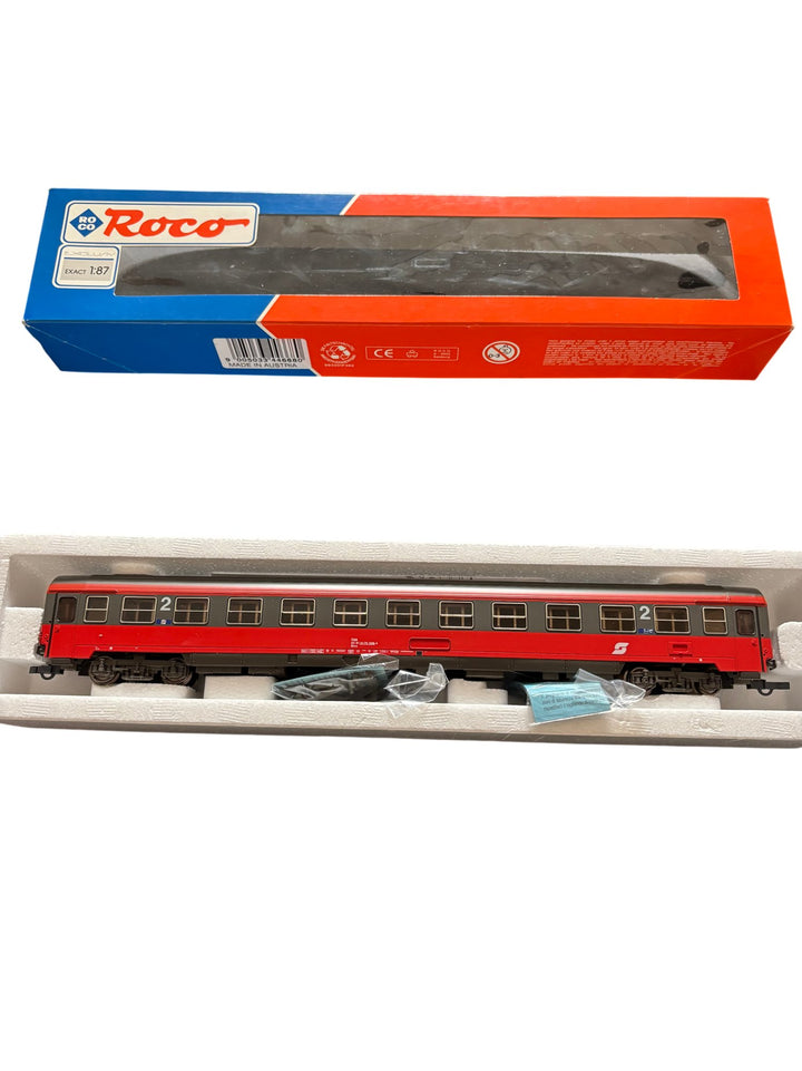 HO Scale Roco ÖBB 2nd Class Passenger Car